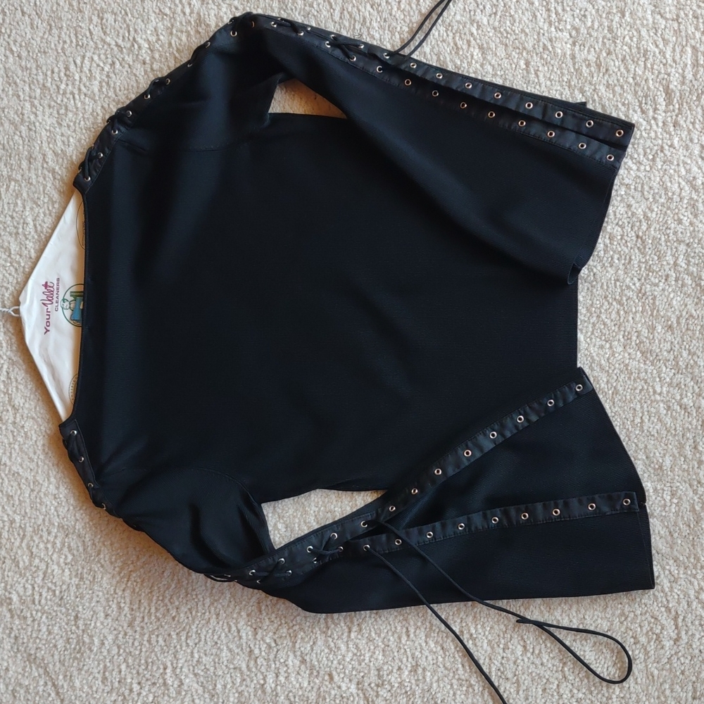 Lightweight sweater with lace up sleeves